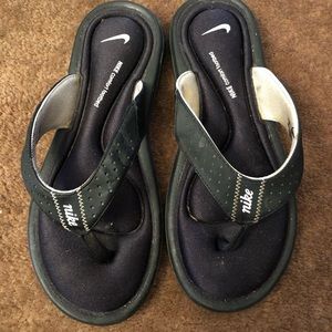 Nike women’s sandals size 7